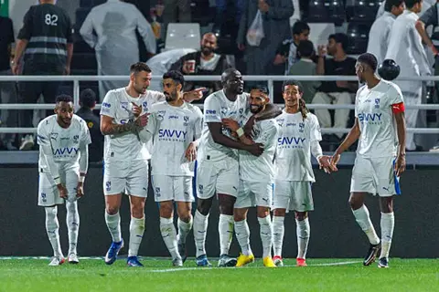 الإصابة تضرب مدافع الهلال قبل قمة الأهلي